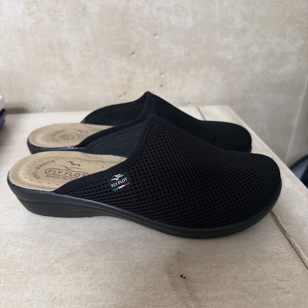 Fly Flot Women's US 7.5 Black Mesh Clogs Anti-Shock Slip On Mules EUC Italy